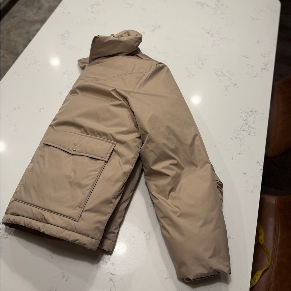 GAP cropped Tan Puffer Jacket